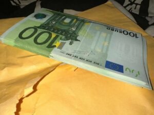 100-euro-banknote​