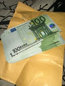 100-euro-banknote​