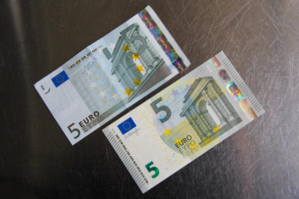 5 euro banknote