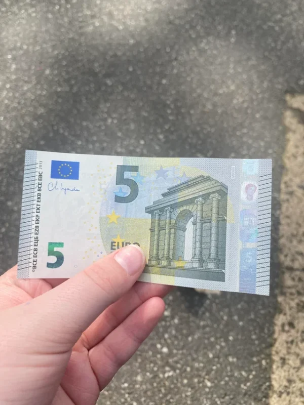 5 euro banknote